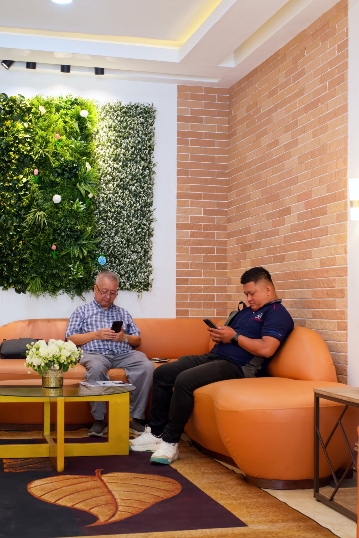 oyal-resort-lobby-guest-services-reception